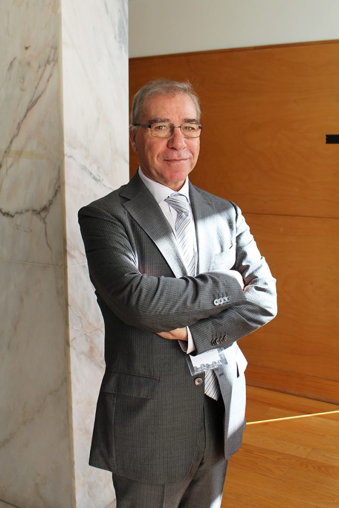Dr. Carlos Dias